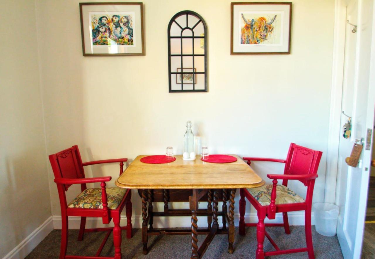 The Red Red Robin Cottage Портри Экстерьер фото